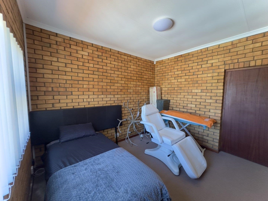 6 Bedroom Property for Sale in Wavecrest Eastern Cape